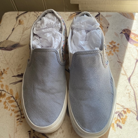 VANS OFF THE WALL Blue floral slip on size 8 WOMANS Gently used - Picture 2 of 8